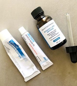 Produtos para secar espinhas; Blemish + Age Defense, Acnen e Vitacid