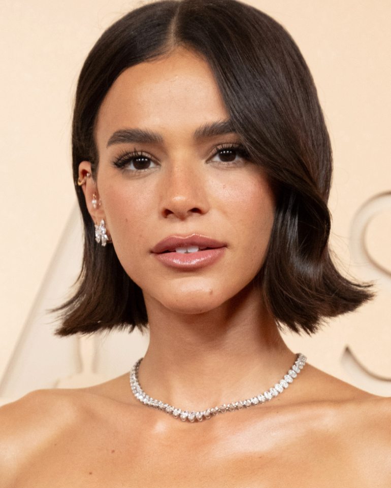 Bruna Marquezine clean girl Oscars 2026